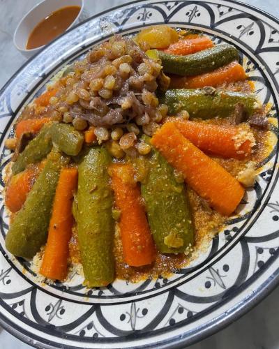 リヤドの敷地内または近くでの食事または食べ物