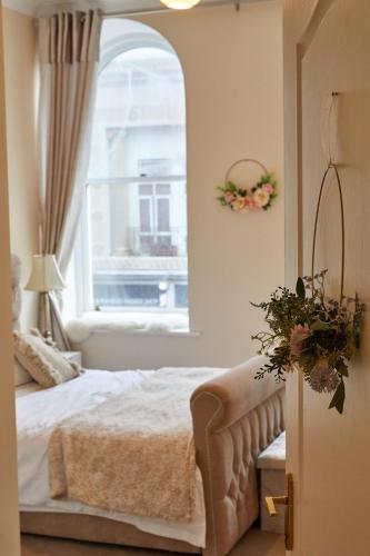 a bedroom with a bed and a window at A *Spacious* 3 Bedroom Flat - Town Centre Berwick Upon Tweed in Berwick-Upon-Tweed