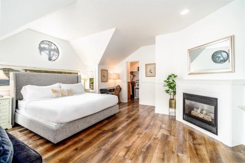 Ένα ή περισσότερα κρεβάτια σε δωμάτιο στο Agate Cove Inn