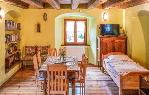 Postel nebo postele na pokoji v ubytování Amazing Home In Skape With Kitchen