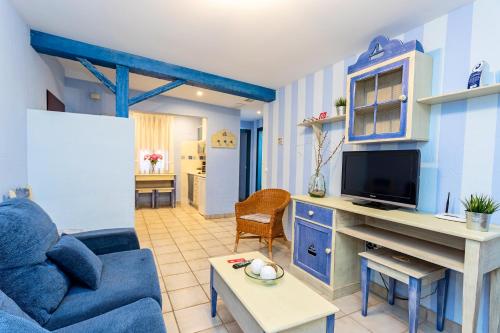TV a/nebo společenská místnost v ubytování Apartahotel La Espadaña