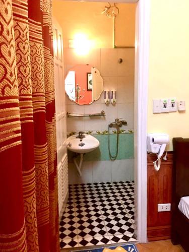 a small bathroom with a sink and a shower at Lam Dat Hotel in Ninh Binh