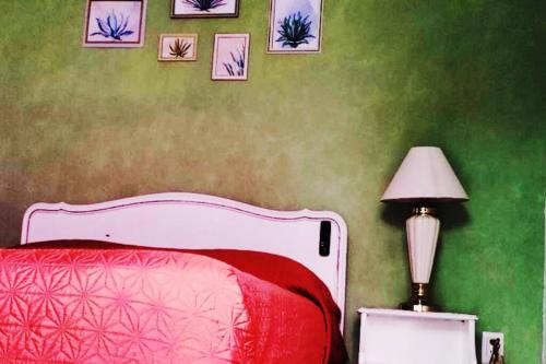 A bed or beds in a room at LA CASONA DEL DESIERTO hermosa, acogedora y centrica.