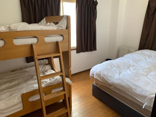 Katil atau katil-katil dalam bilik di Hakuba Ski Condos