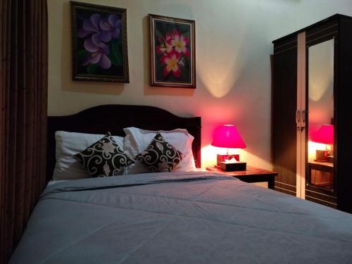 Una cama o camas en una habitación de Kubu Pinge