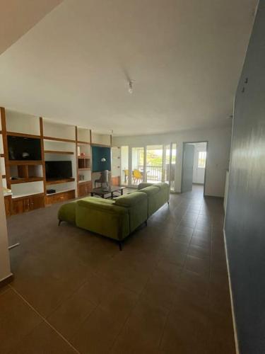 Image showcasing Appartement à haut vallon, vue mer, parking privé (Mayotte Mamoudzou ...