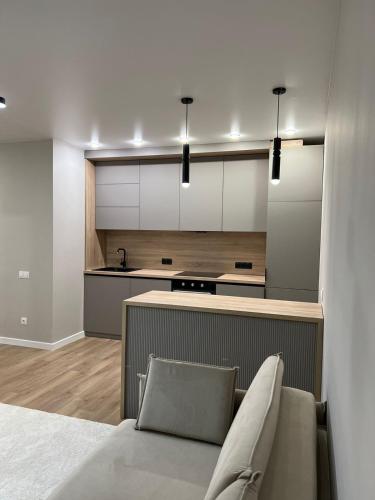 Кухня или мини-кухня в Freedom elite apartment
