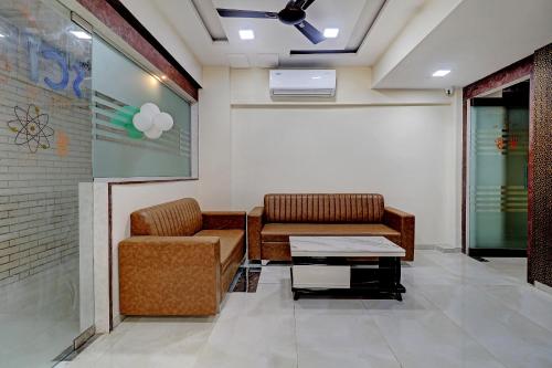 a waiting room with two chairs and a table at Sun Inn Residency Rabale in Navi Mumbai