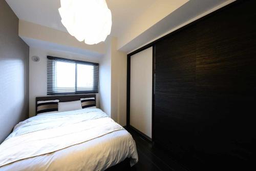 a bedroom with a large bed and a large wooden wall at Baycourt Otaru in Kita-hamachō