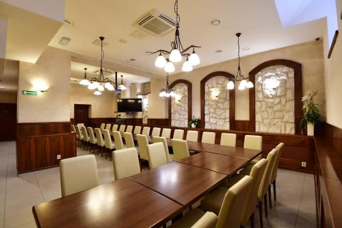 a conference room with a long table and chairs at Hotel Downtown Kraków in Kraków