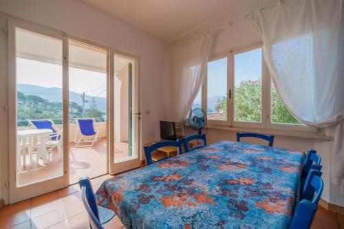 A bed or beds in a room at Appartamenti Baia Blu