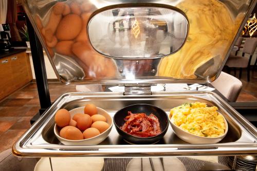 Makanan di atau berdekatan hotel