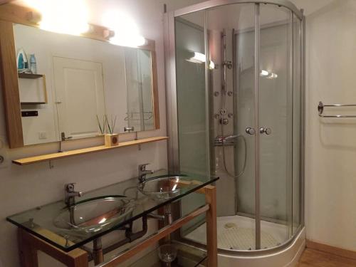 Ένα μπάνιο στο Résidence Gascogne, Appartement Rose Boréal