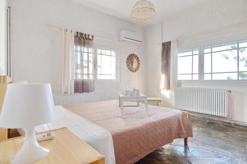 Ένα ή περισσότερα κρεβάτια σε δωμάτιο στο Antorina Beachfront Villas with Private Pools