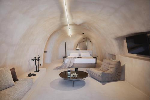 Gallery image of Divine Cave Experience in Imerovigli