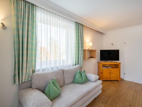 TV a/nebo společenská místnost v ubytování Apartment Weberbauer-2 by Interhome