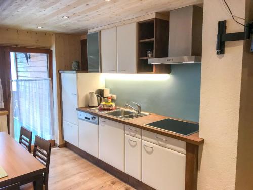 Η κουζίνα ή μικρή κουζίνα στο Apartment Apart Grazia-1 by Interhome