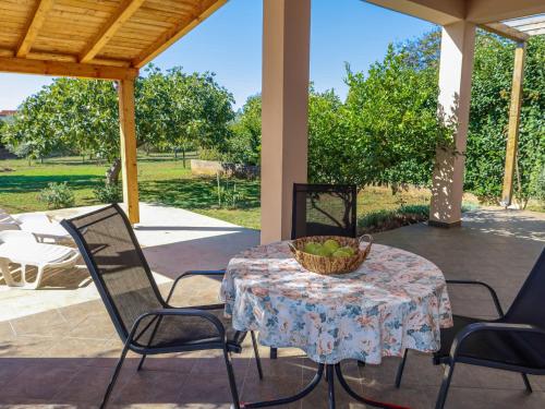 Vonkajšia záhrada v ubytovaní Holiday Home Lorenzo by Interhome