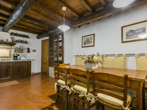 Kuchyň nebo kuchyňský kout v ubytování Holiday Home Bellavista by Interhome