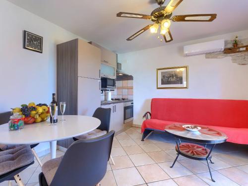 Η κουζίνα ή μικρή κουζίνα στο Apartment Fontana-1 by Interhome