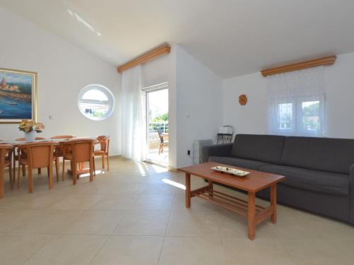 Posezení v ubytování Apartment Sablić-4 by Interhome