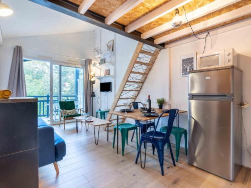 Η κουζίνα ή μικρή κουζίνα στο Apartment Kantaldi-2 by Interhome