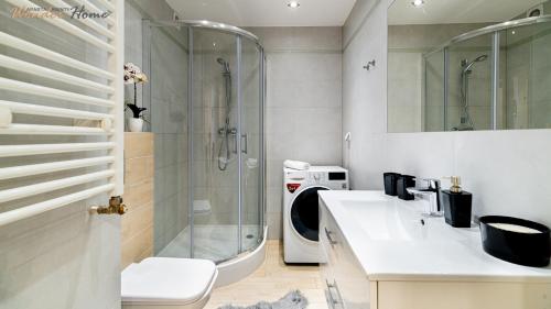 Ένα μπάνιο στο Wonder Home - Apartamenty z balkonami Leśny Dom II - w cichej i zielonej części Karpacza