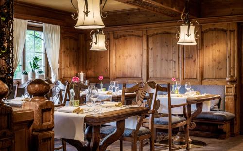 a restaurant with wooden walls and tables and chairs at Romantik Berghotel Astenkrone in Winterberg