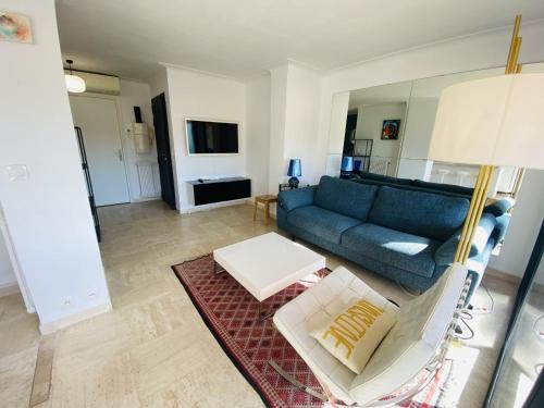 Photo de la galerie de l'établissement ROS5-Appartement avec une chambre et une belle terrasse, à Cannes