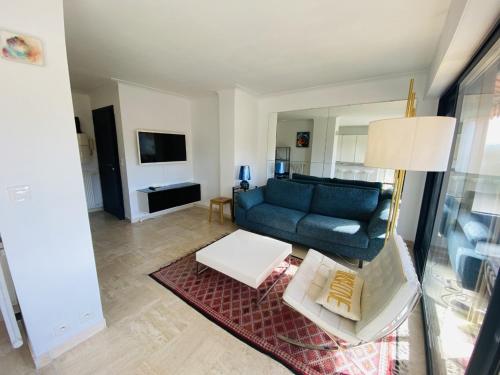 Photo de la galerie de l'établissement ROS5-Appartement avec une chambre et une belle terrasse, à Cannes