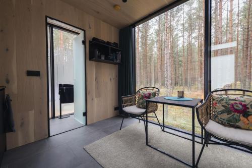 TV a/nebo společenská místnost v ubytování ÖÖD Hötels Rooslepa - FIKA, MYSA , SKÖNT-with sauna