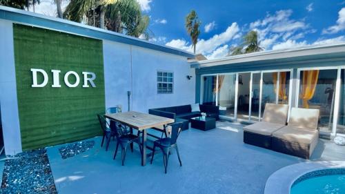 Luxury Pool Villa // 5BD 4BA – Photos 3