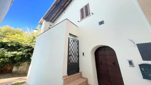 Spoleto storico spacious city house - car unnecessary - wifi - sleeps 10