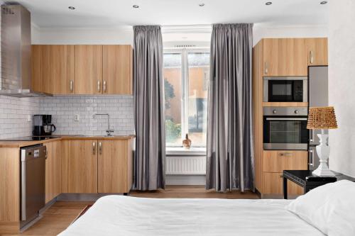 Cuisine ou kitchenette dans l'établissement Donners Hotell