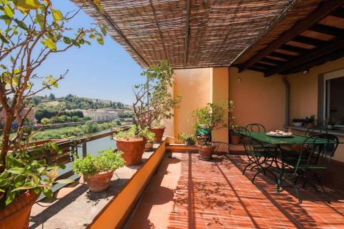 Apartments Florence- Biblioteca apartment with view