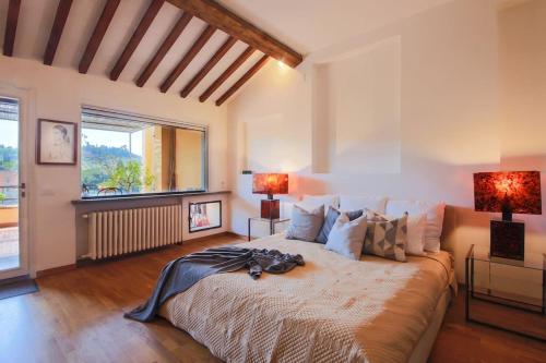 Apartments Florence- Biblioteca apartment with view