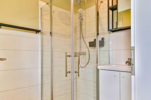 a shower with a glass door next to a sink at Scheunenbäckerei Usedom, Ostseebad Trassenheide in Trassenheide