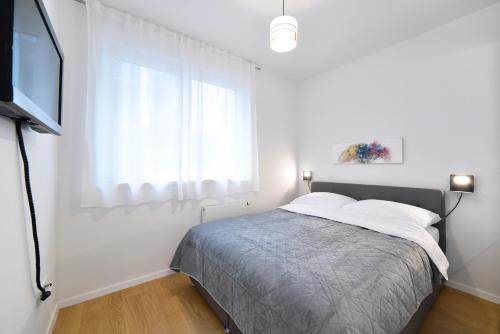 Ophelia - Spacious 2-Bedroom Apartment with Parking & Balcony