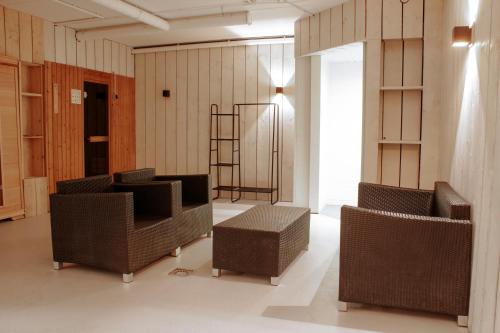 Posezení v ubytování Luxe groepsvilla met jacuzzi en wellness sauna's