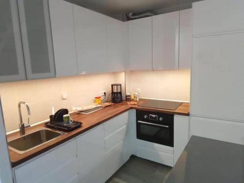 A kitchen or kitchenette at Kalle Blanca - Cabo Roig