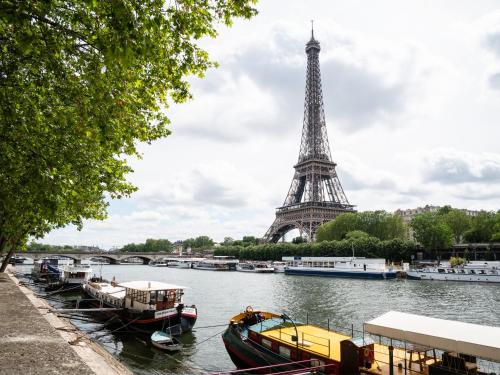 a view of the eiffel tower from the river seine at Mercure Paris Ivry Quai De Seine in Ivry-sur-Seine