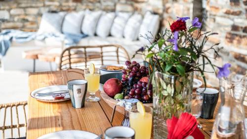 Minuman di Naxos Skyline Luxury Villas