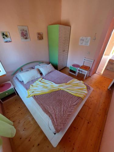 Posteľ alebo postele v izbe v ubytovaní Apartments Vesna Murter