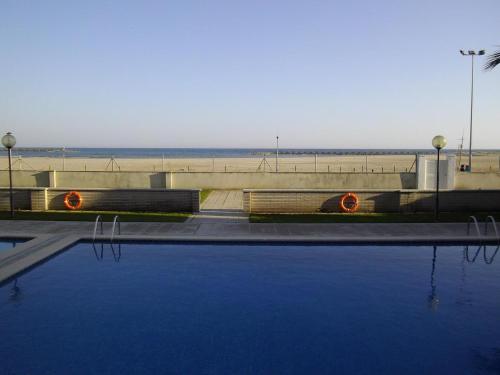 Seafront apartment with pool, BBQ, WIFI