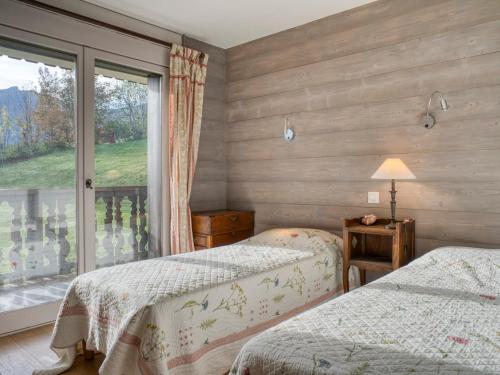 Photo de la galerie de l'établissement Appartement Confortable 2 Chambres, Ski-in/Ski-out à Rochebrune, Proche Centre Megève - FR-1-453-60, à Megève