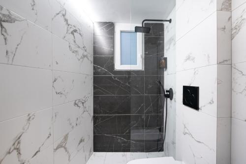A bathroom at apt Eleven - cozy apartment with garden