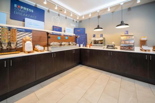 a store with a counter with aasteryasteryasteryasteryasteryasteryasteryasteryastery at Holiday Inn Express and Suites Atlanta-Johns Creek by IHG in Johns Creek