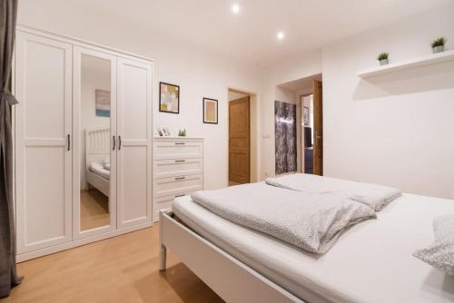 Posteľ alebo postele v izbe v ubytovaní Spacious central apartment