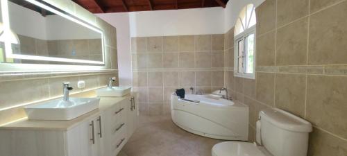 Koupelna v ubytování Private Secluded 3 bedroom villa