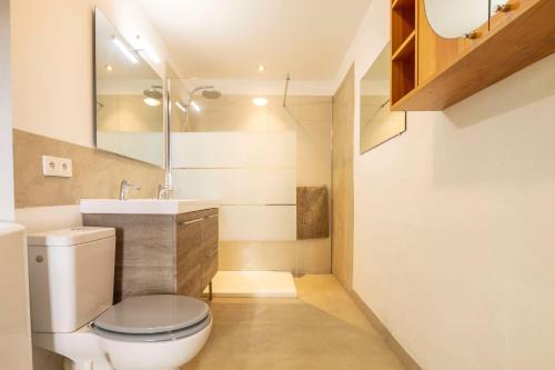 Ένα μπάνιο στο La Petite Baronne